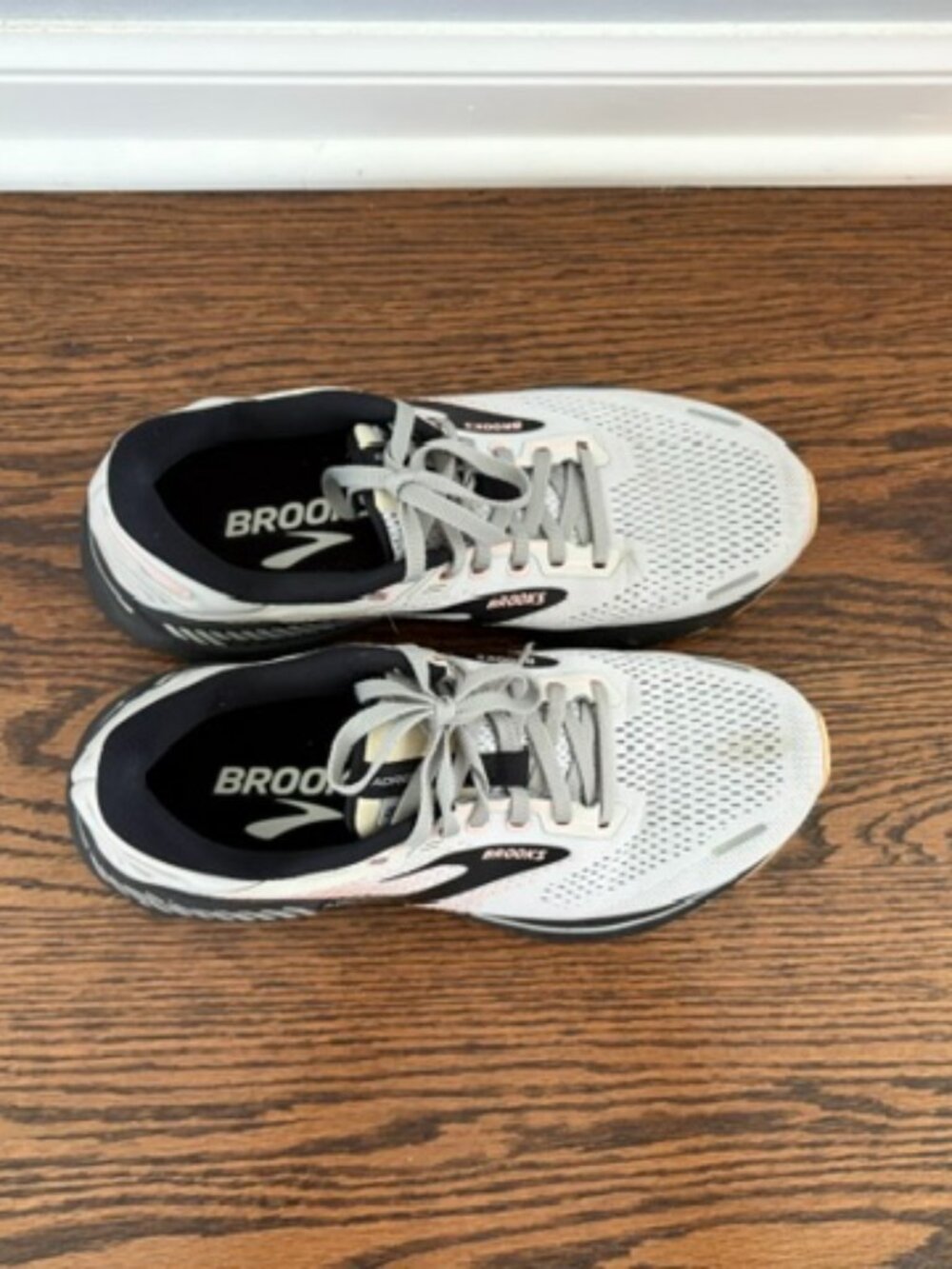 Brooks Women's Tennis Shoes Size 8.5